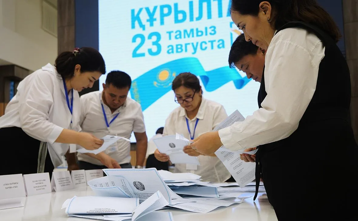 Экзитполы показали победителя парламентских выборов в Казахстане