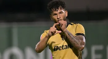 Suárez bisa na goleada ao Rio Ave