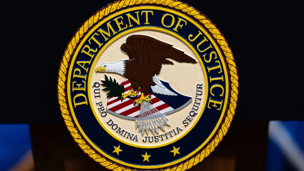 États-Unis : cinq agents russes présumés inculpés pour des projets d'assassinats et d'attentats