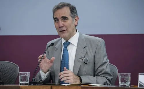 Lorenzo Córdova advierte inequidad en elección de 2027 por campañas anticipadas; ve "permisividad" en autoridades electorales