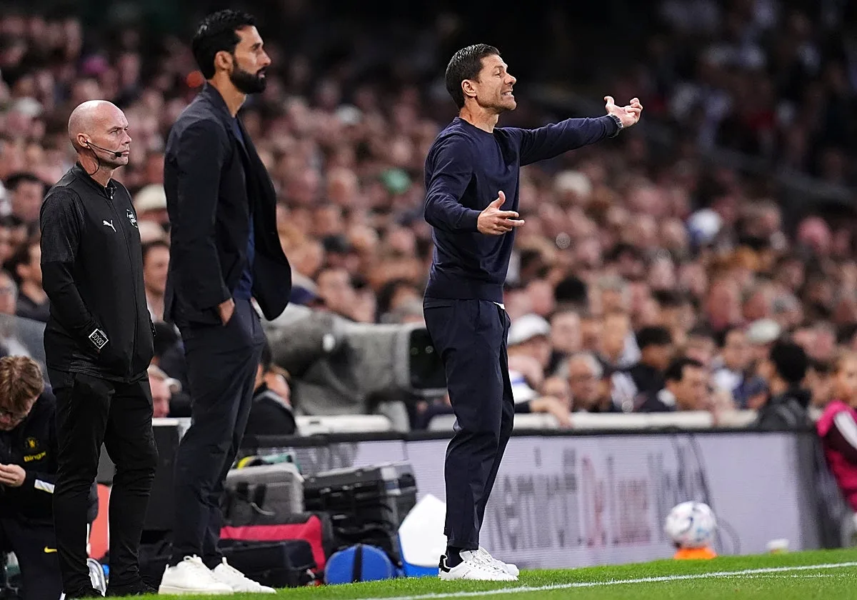 Xabi Alonso se impone a Arbeloa en el derbi de los amigos
