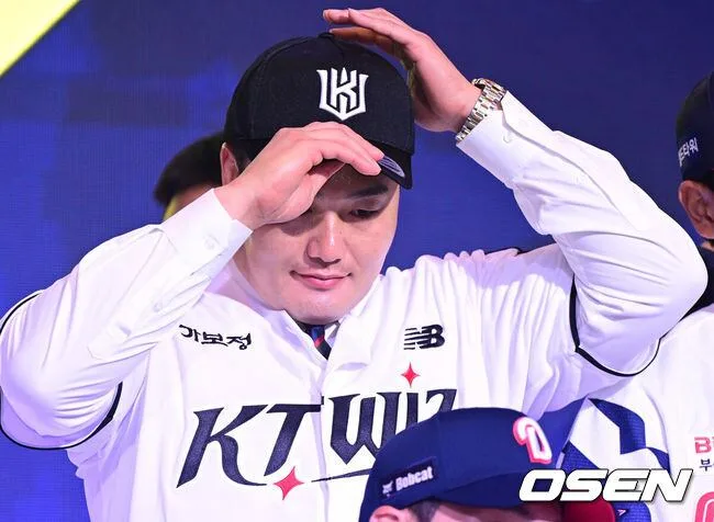 "6R 정도에 뽑힐 줄 알았는데" 최지만도 깜짝 놀랐다…KT는 왜 '2R 15순위' 파격 결정 내렸을까 [2027 신인드래프트]