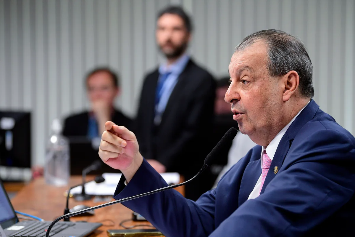 Fim da 6x1: Aziz mantém relatório com mesmo teor de texto aprovado pela Câmara para acelerar votação no Senado