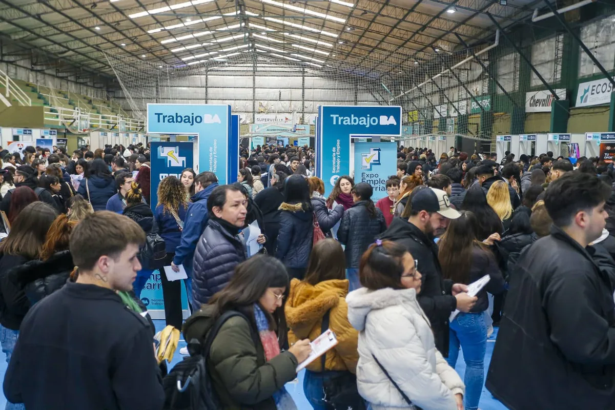 Expo Empleo Barrial: casi 3500 personas se acercaron a una feria de Caballito en busca de trabajo