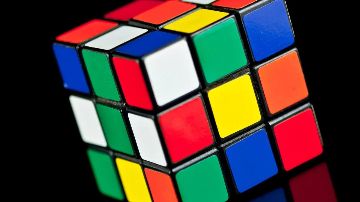 Six-year-old Chinese girl breaks women's Rubik's Cube world record