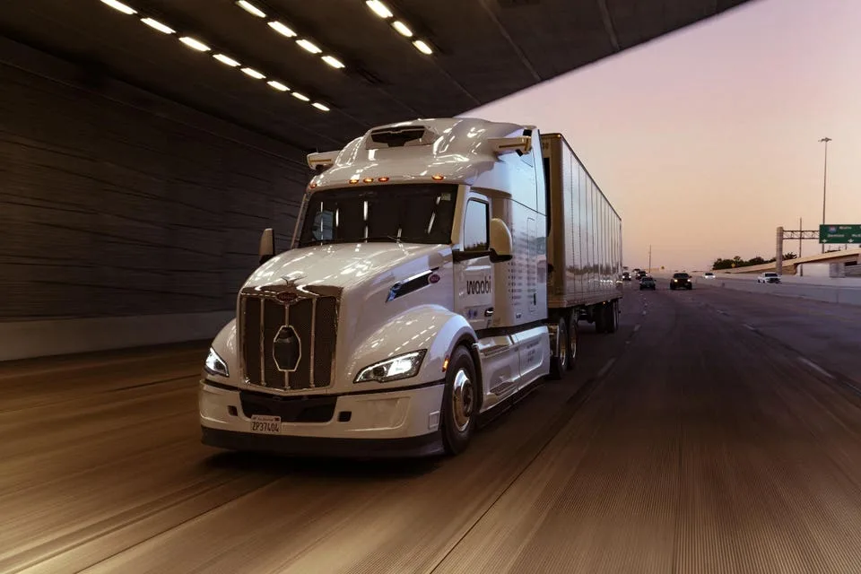 This Robotrucker Says Its AI Now Drives Highways Without Advance Training