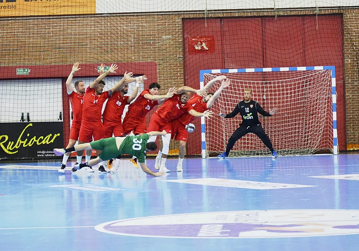 Ajustada derrota del Cajasol Sevilla BM Proin en su primer amistoso con un rival de Asobal (32-28)