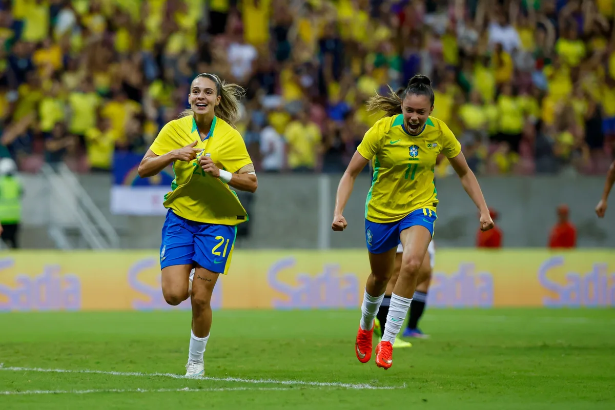 Brasil abre 2 a 0, mas cede empate à Argentina na Arena de Pernambuco