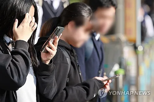 제주 중학교 95%, 고등학교 93% '등교 시 스마트폰 수거'