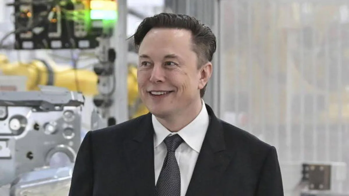 Elon Musk makes a promise to employees at townhall