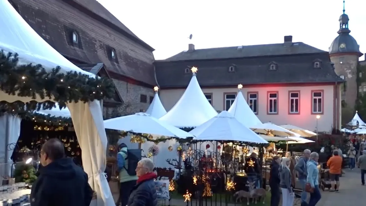 Erster Winterzauber-Markt eröffnet - Glühwein!