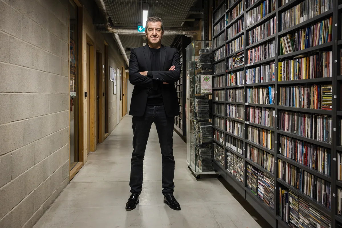 "Le masque est tombé" : Matthieu Pigasse, "Bolloré de gauche" et membre du "Tiers État" avec deux majordomes