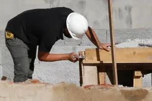 Cláusula de renúncia de benfeitorias abrange novas construções, diz STJ