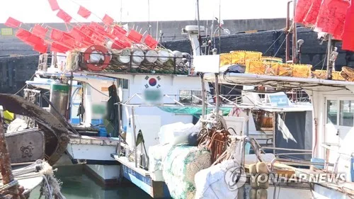 인천 석탄부두 인근서 어선 전복…인명피해 없어