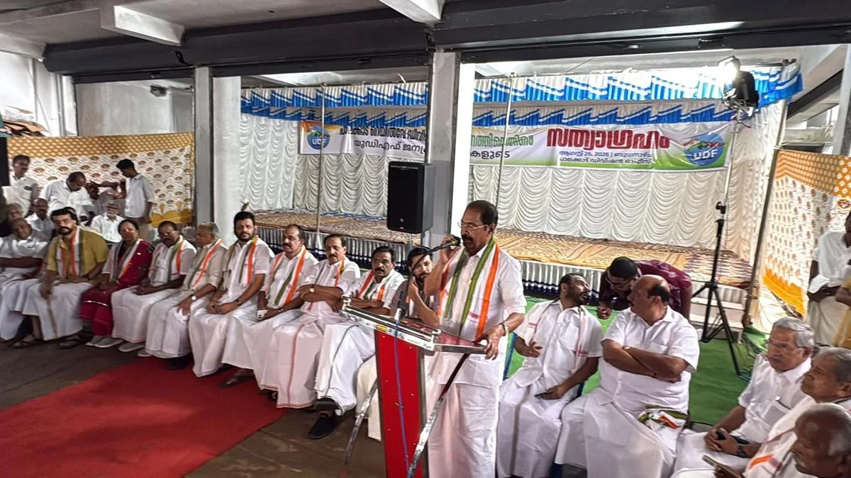 Keralam MPs mark Thiruvonam with satyagraha against Palakkad railway division split