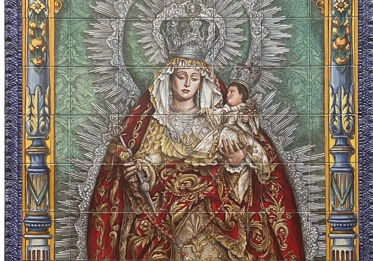Así es el nuevo retablo cerámico de la Virgen del Rosario de San Vicente