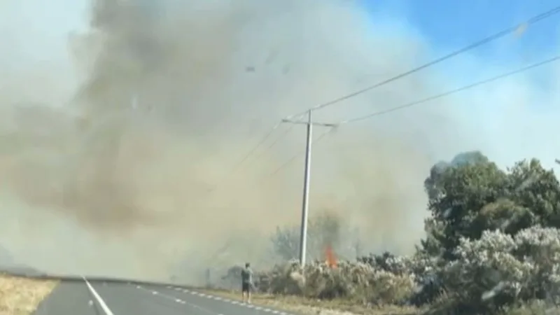 Bushfire threatens Victorian town