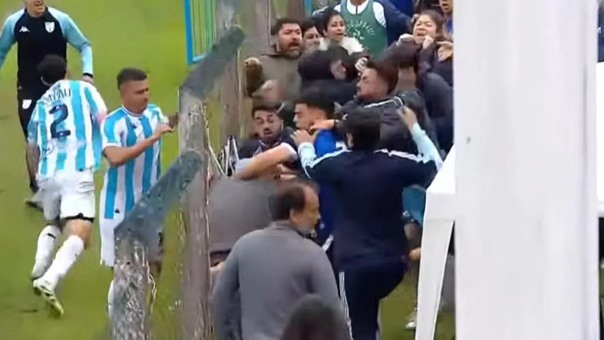 La batalla campal en el escandaloso final de Atlético Tucumán-Talleres en Reserva, con el Laucha Acosta como protagonista