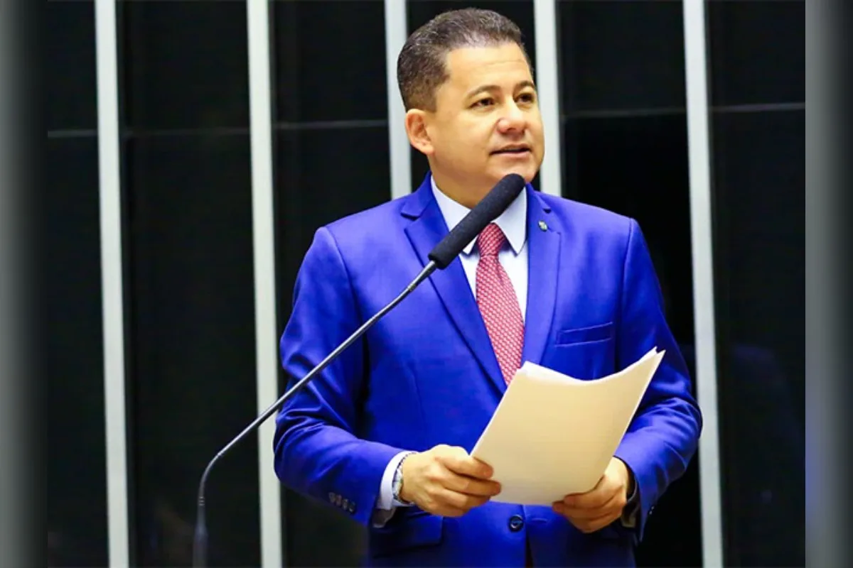 Dino diz que Cezinha usava cargo para dizer ter influência entre ministros