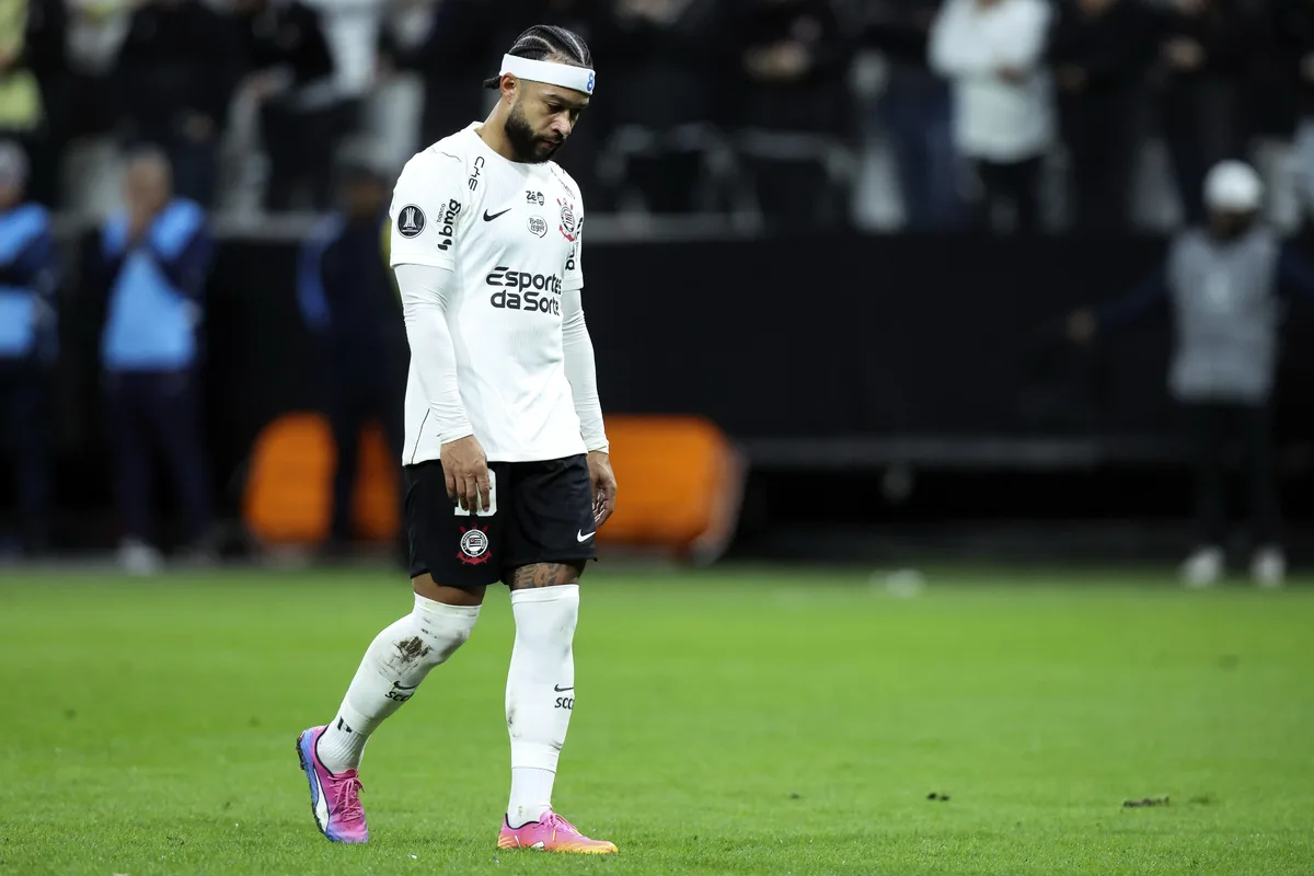 A irritação de Memphis Depay após Corinthians desistir da renovação