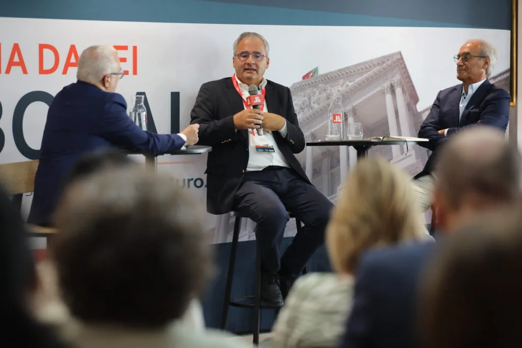 “Devemos criar incentivos para que as empresas apostem em contratos sem termo”, defende Pedro Martins, professor da Nova SBE