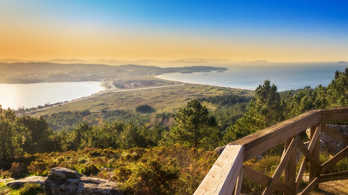 A Lanzada, la playa de las nueve olas y uno de los paisajes más bellos de Galicia