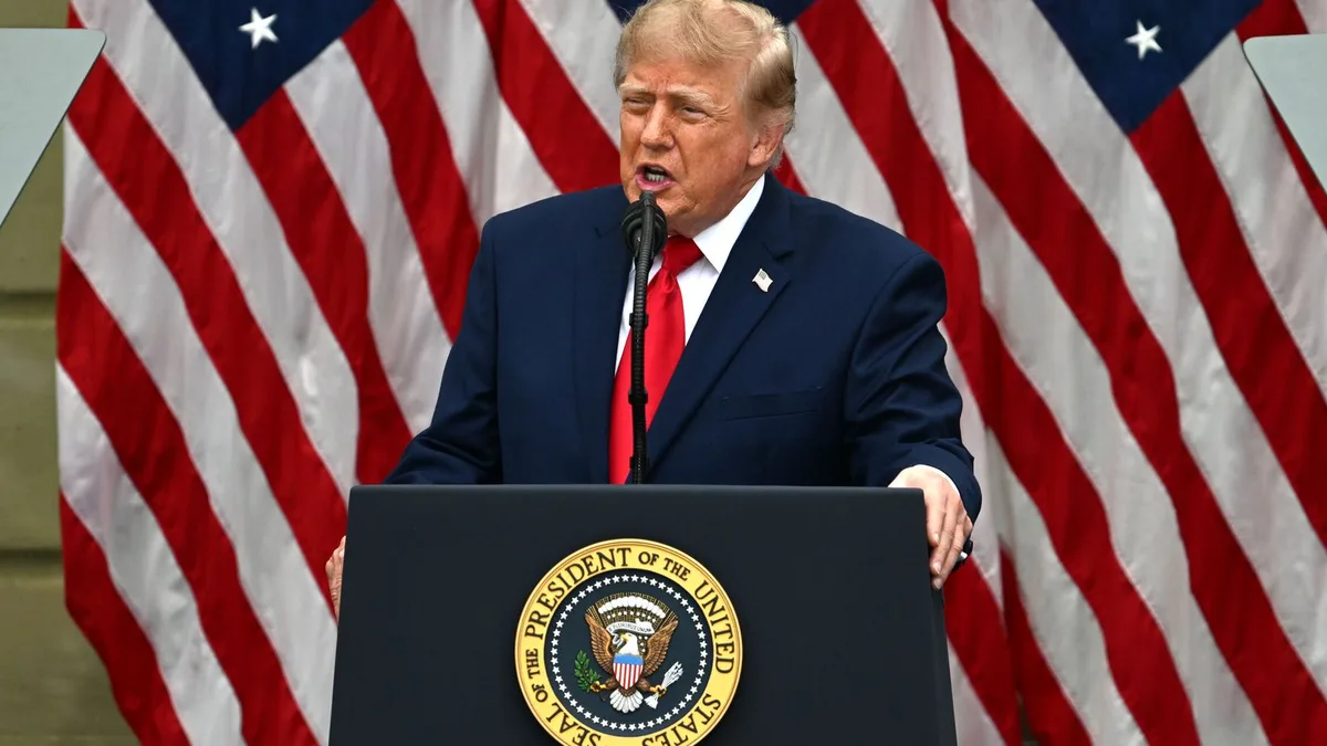 El Supremo de EEUU frena el intento de Trump de restringir el voto por correo para las 'midterms'