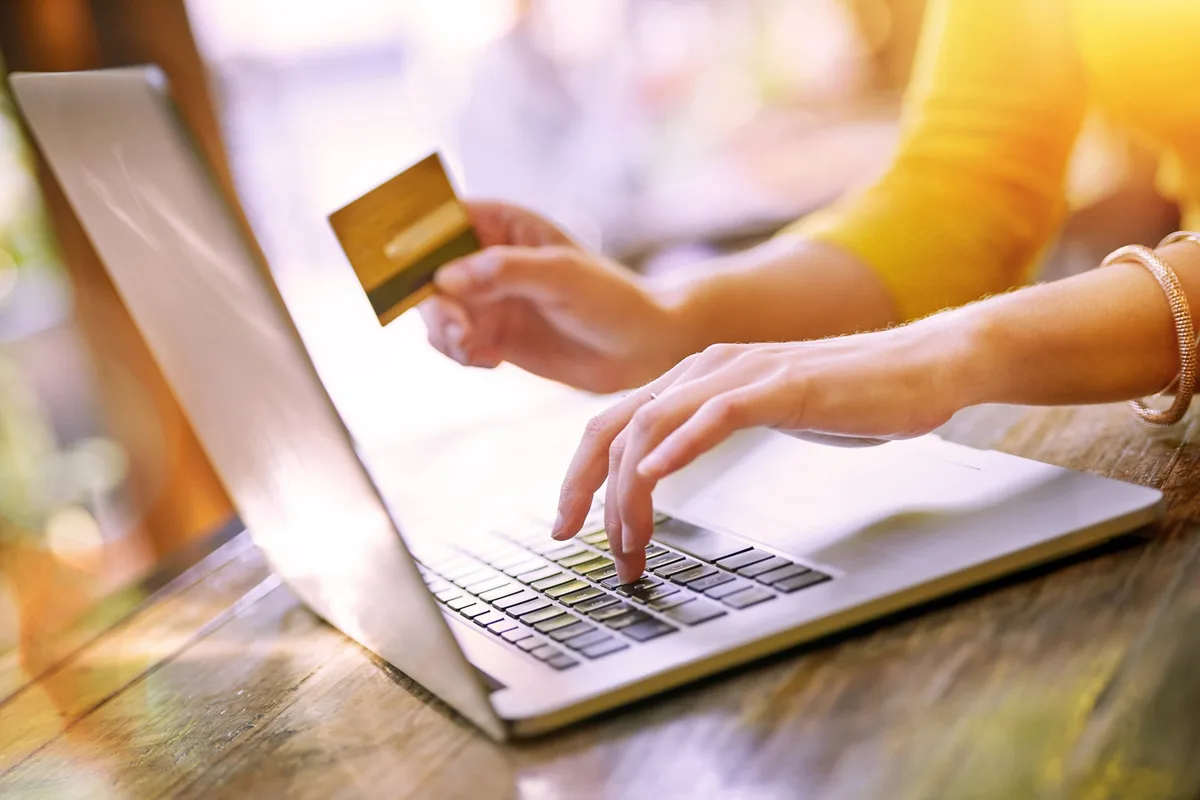 Lanzan una herramienta que permite hacer una compra directamente dentro de ChatGPT