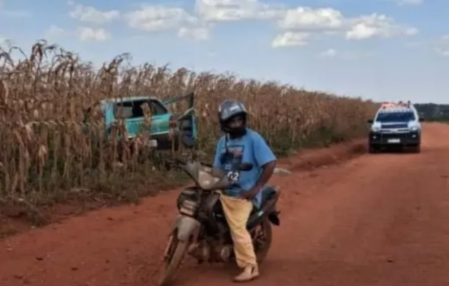 Motorista perde controle da direção e morre ao capotar carro com filhos
