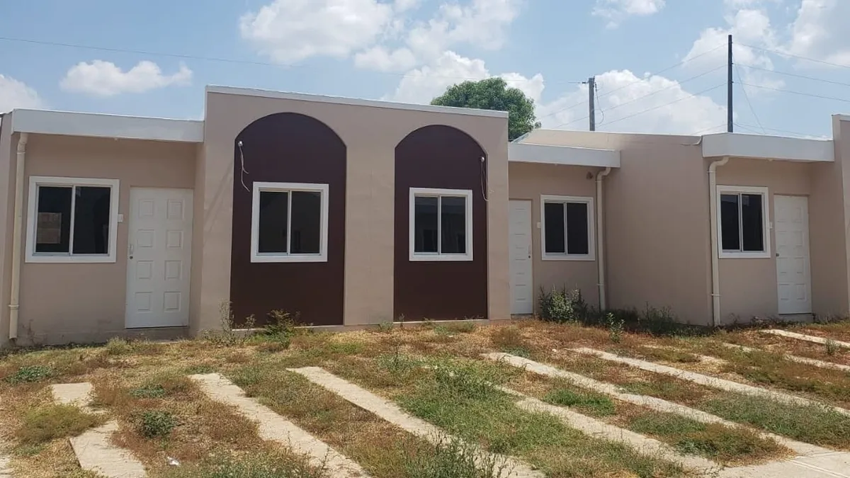¿Cómo se encuentra el programa de vivienda social en El Salvador sobre el acceso a hipotecas para hogares vulnerables?