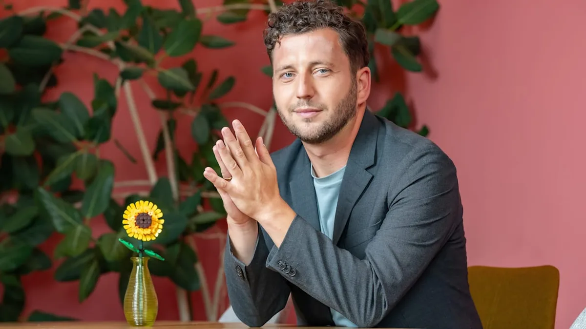 Grünen-Chef Banaszak - „Die Energiewende sichert uns den Wohlstand“