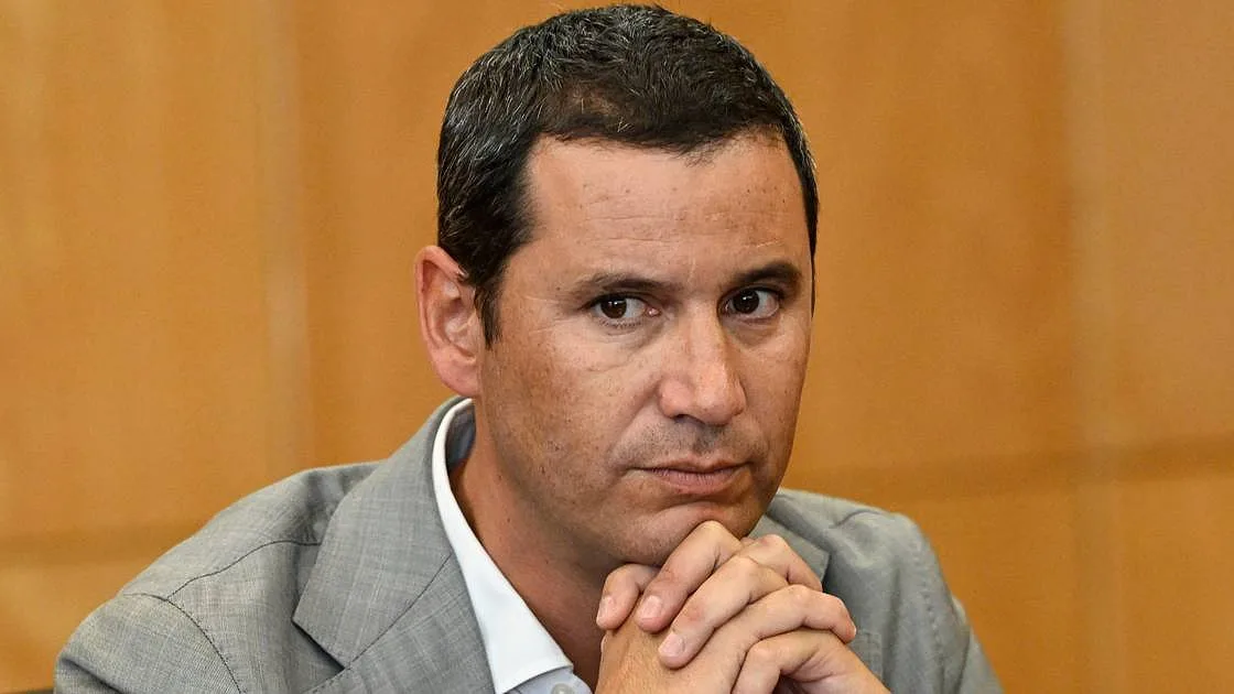 João Galamba critica negócio da REN e diz que o Estado já tem "plenos poderes"