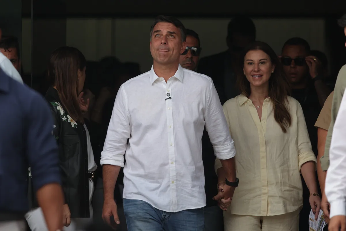 Flavio Bolsonaro visitará a su padre, en prisión domiciliaria, tras una autorización judicial