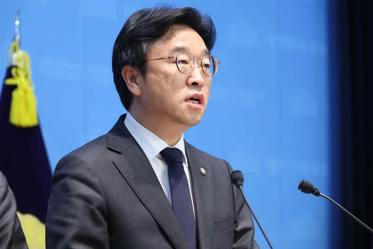 민주당 “조희대 탄핵사유 차고 넘쳐…자진 사퇴 결단하라”