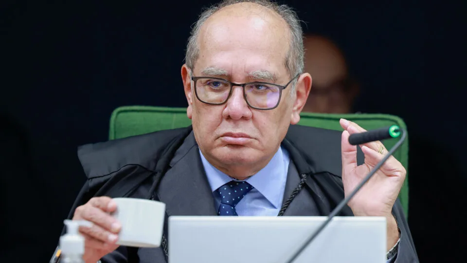 Rixa entre Gilmar e Mendonça adia decisão sobre investigação contra Moraes