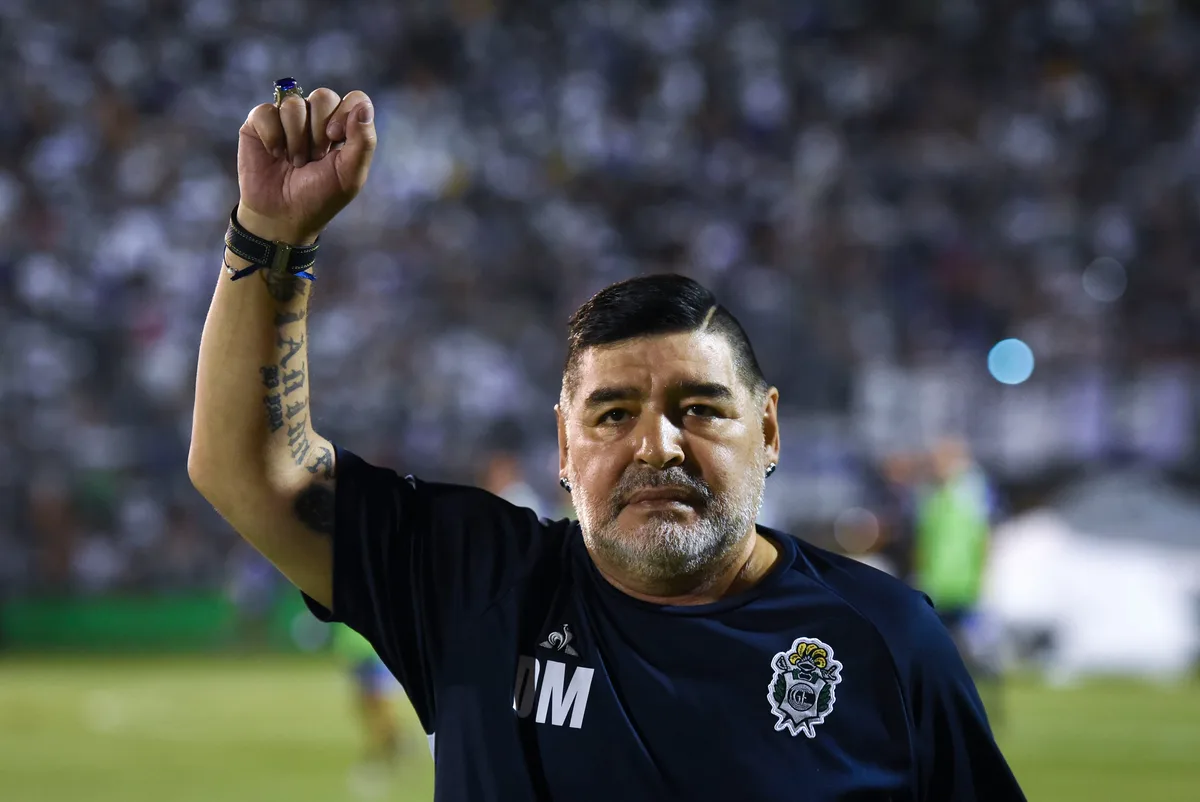 El juicio por la muerte de Maradona, alterado por un error insólito: los peritos analizaron los estudios clínicos del padre
