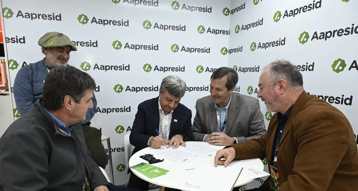 Firmaron un acuerdo que busca integrar las buenas prácticas laborales, productivas y ambientales en el campo