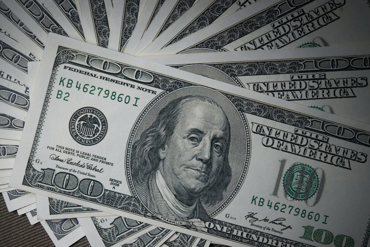 A cuánto podría cotizar el dólar a fines de 2026, según expertos