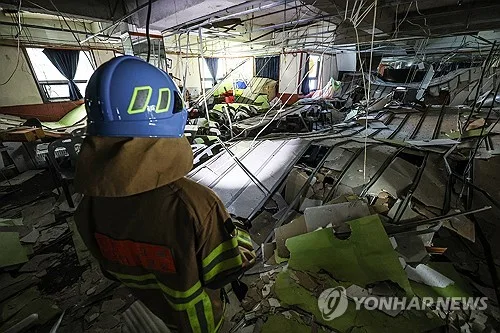 "드르륵 소리 나더니 천장이 우르르"…대구 붕괴사고 아찔한 순간
