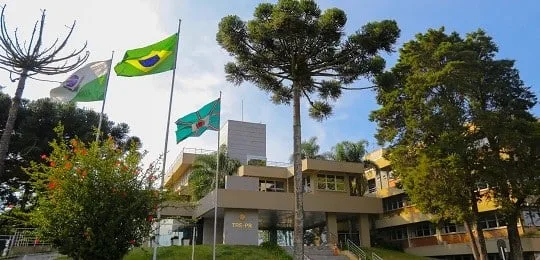 Guerra jurídica entre Sandro Alex e Moro tem quatro decisões no TRE-PR em um só dia