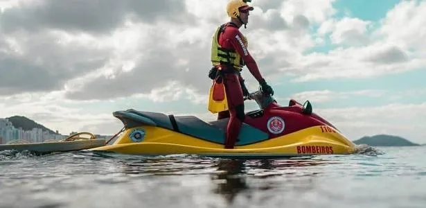 Turista de Guarulhos desaparece após se afogar no mar em Guarujá, em SP