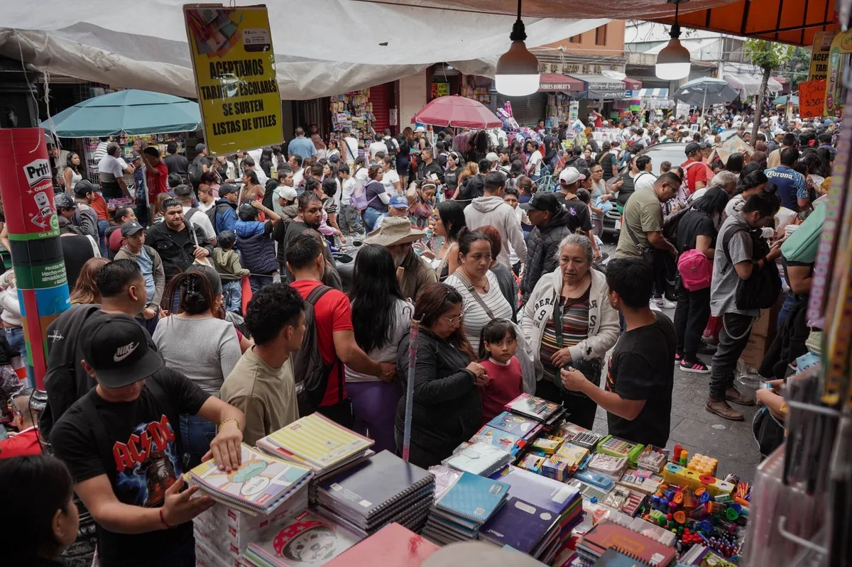 Regreso a clases: Compras de última hora en útiles y uniformes elevan hasta 50% el presupuesto familiar