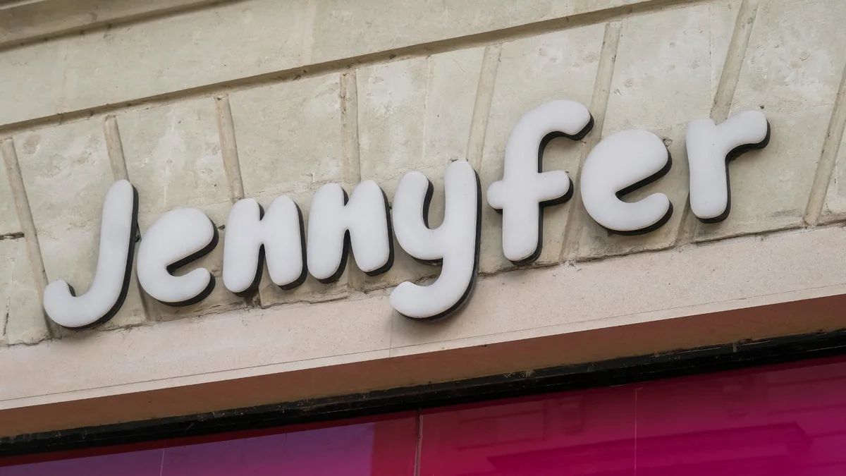 Jennyfer, menacée de disparaître, intègre les magasins Vib's et dévoile une nouvelle collection