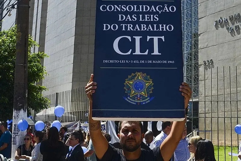 Justiça do Trabalho precisa da voz forte de Lula