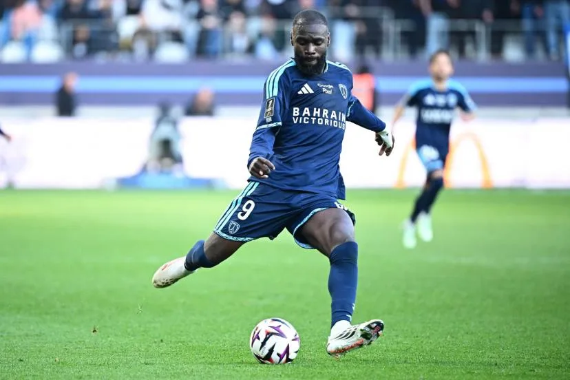 La jolie bicyclette de Lassine Sinayoko avec le Paris FC face à Rennes en vidéo