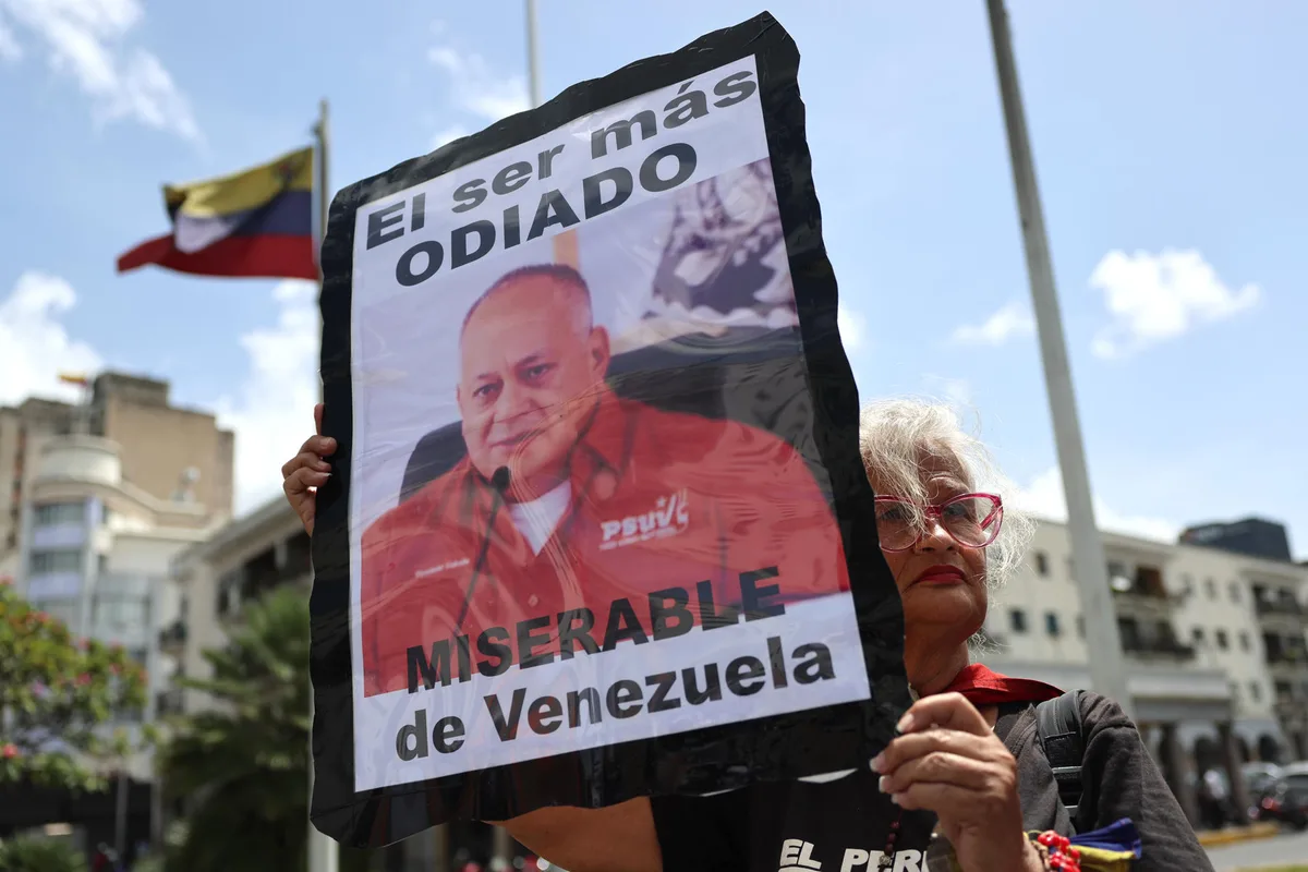 Desconocidos secuestraron al manifestante que enarboló un cartel contra Diosdado Cabello