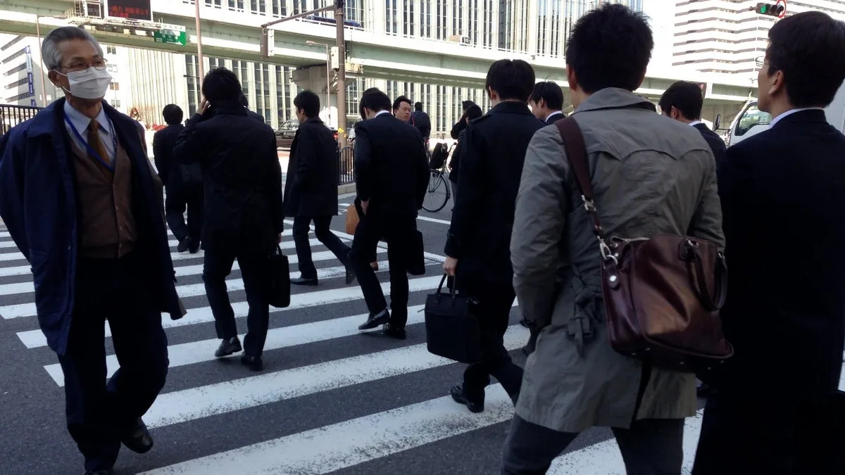Jusqu'à 100 heures supplémentaires par mois: le Japon assouplit les règles sur le temps de travail, au risque de revenir à une culture du surmenage et des journées marathon