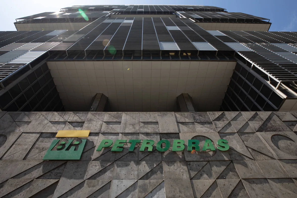 Lula troca conselheiros de estatais e d� cargos a aliados com extra de at� R$ 31 mil por m�s