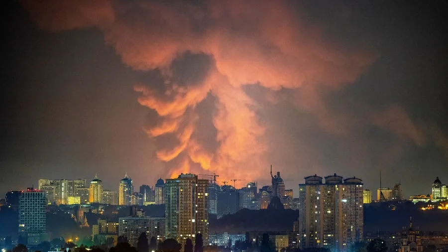 +++ Ukraine-Krieg +++: Explosionen erschüttern Kiew nach russischen Luftangriffen