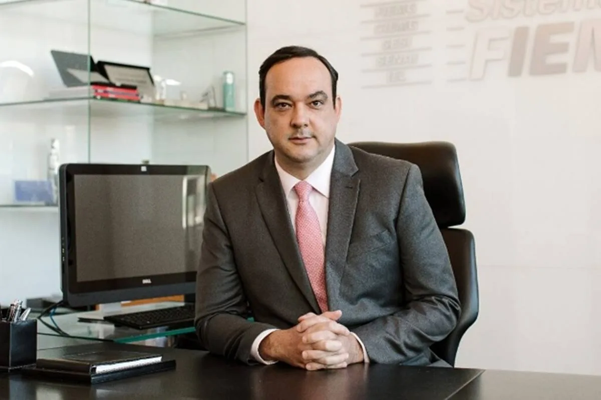Fim da escala 6x1 ameaça empregos e encarece produtos, diz Fiemg